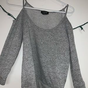 SOLD** Light weight Peekaboo shoulder sweatshirt